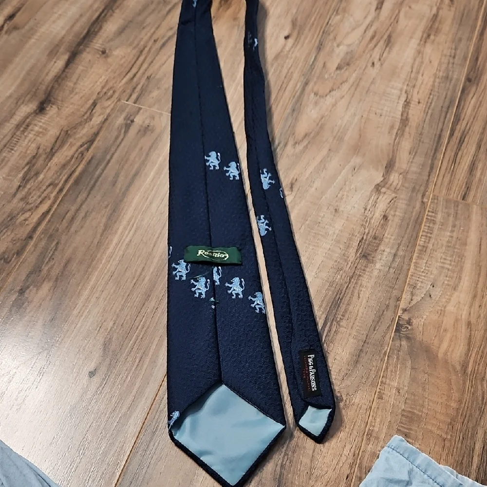 Resilio Piggs & Parsons Vintage Navy Blue Lion Patterned Men's Tie